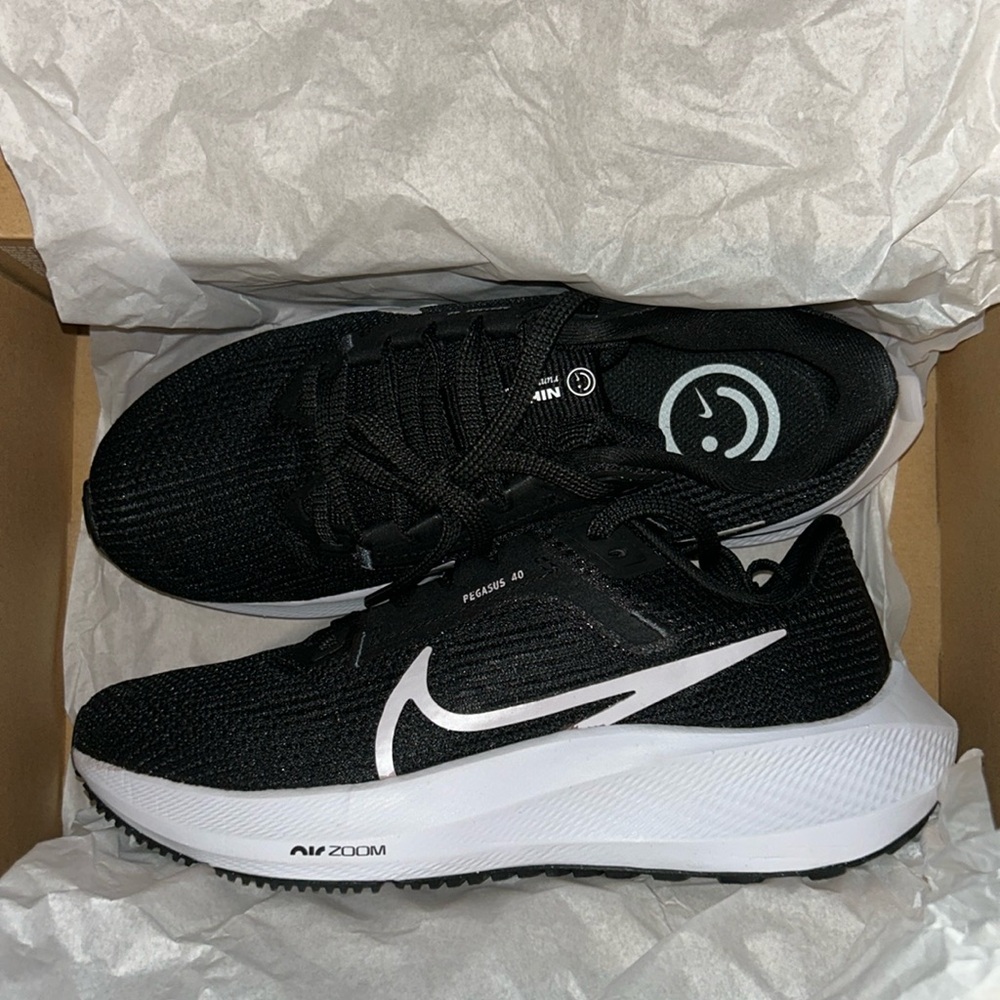 NIKE AIR ZOOM PEGASUS 40 WOMENS SIZE 5